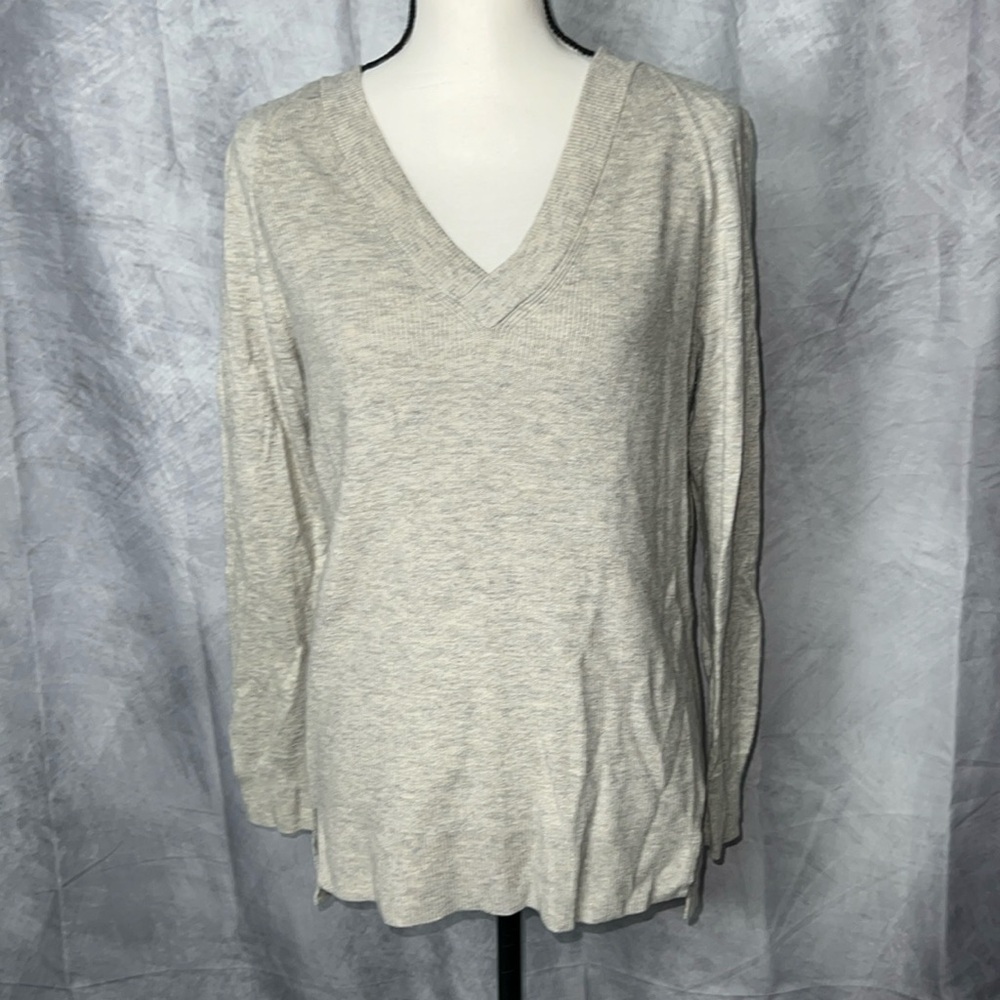 GAP Brooklyn Stitch Camel Heather Ribbed V-neck Long Sleeved Sweater - Small